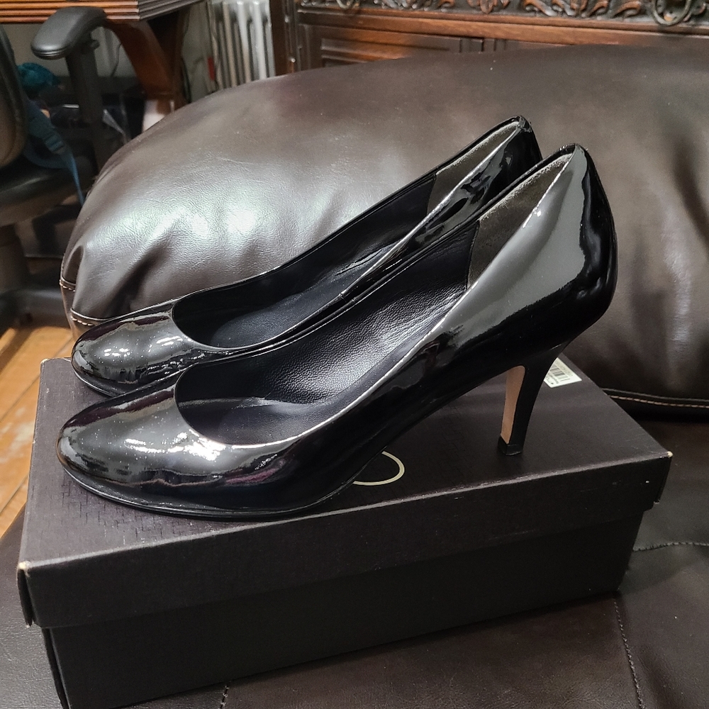 Cole Haan Women's Lainey Pump .75 Black Patent Size 8.5 Vintage In Original Box